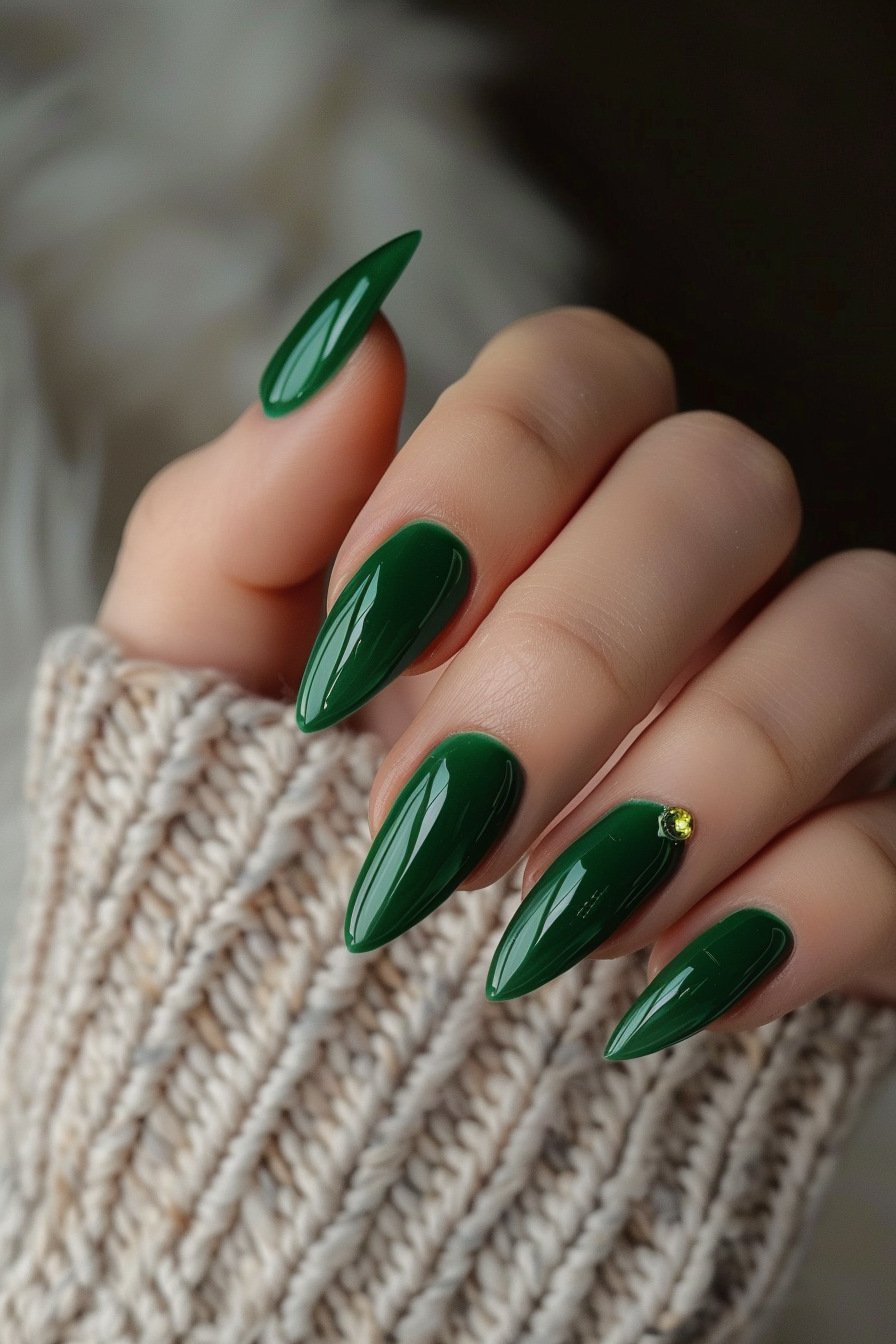 Simple Green Nail Design 2